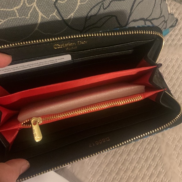 Beautiful Wallet - Picture 2 of 4